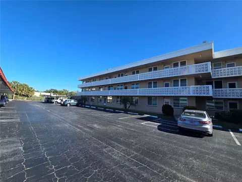 5095 Bay St NE #310, Saint Petersburg, FL 33703