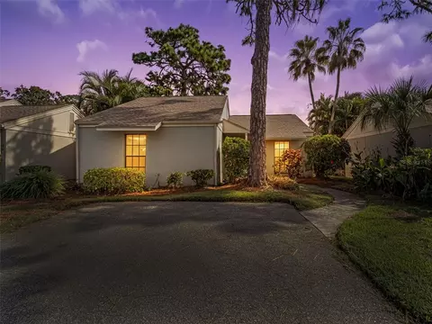 26 Windrush Bay Dr, Tarpon Springs, FL 34689