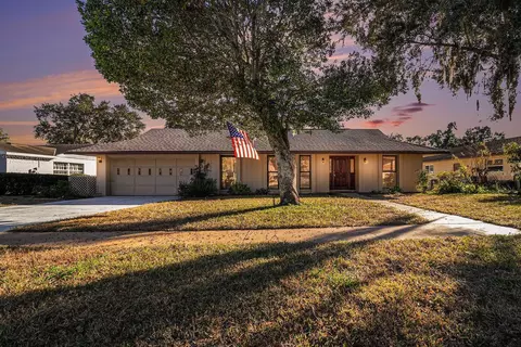 Exterior - 607 E Lakeshore Dr, Ocoee, FL 34761 photo 7 of 8