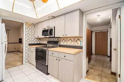 Kitchen - 607 E Lakeshore Dr, Ocoee, FL 34761 photo 2 of 3