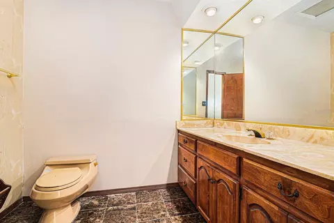 Bath - 607 E Lakeshore Dr, Ocoee, FL 34761 photo 1 of 3