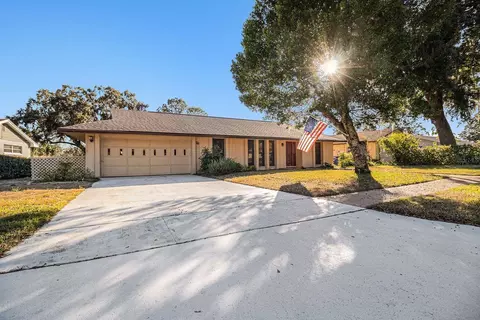 Exterior - 607 E Lakeshore Dr, Ocoee, FL 34761 photo 8 of 8