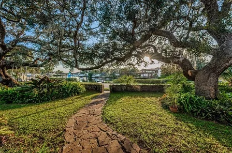 330 N Spring Blvd, Tarpon Springs, FL 34689