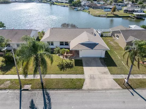 3162 Jackson Dr, Holiday, FL 34691