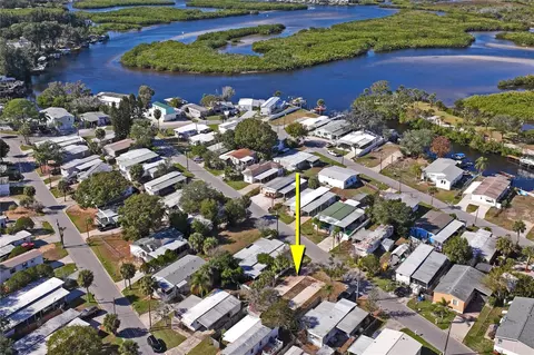 736 Driftwood Ln, Tarpon Springs, FL 34689