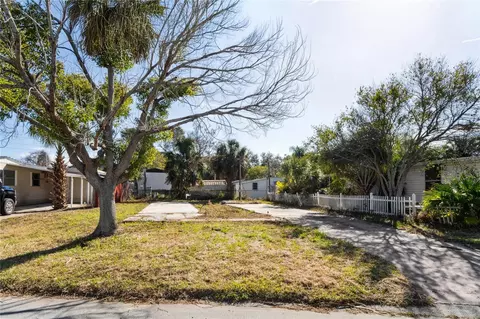 736 Driftwood Ln, Tarpon Springs, FL 34689