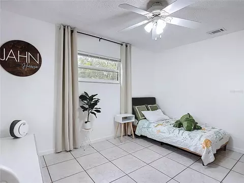 Bedroom - 9171 Vicksburg Rd, Spring Hill, FL 34608 photo 6 of 8