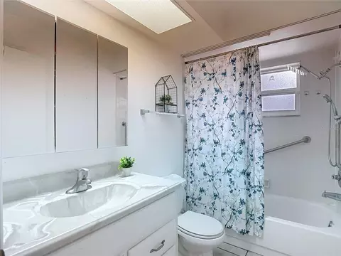 Bath - 9171 Vicksburg Rd, Spring Hill, FL 34608 photo 4 of 5