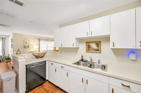 Kitchen - 10318 Summerview Cir, Riverview, FL 33578 photo 1 of 6