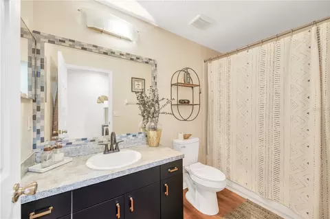 Bath - 10318 Summerview Cir, Riverview, FL 33578 photo 2 of 2