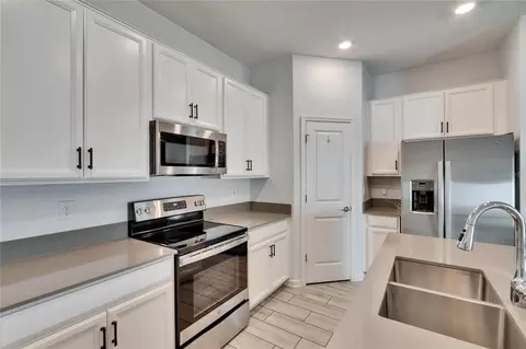 Kitchen - 272 Pershing St, Bartow, FL 33830 photo 3 of 6