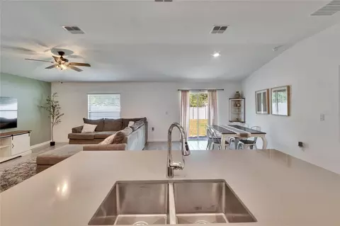 Kitchen - 272 Pershing St, Bartow, FL 33830 photo 4 of 6