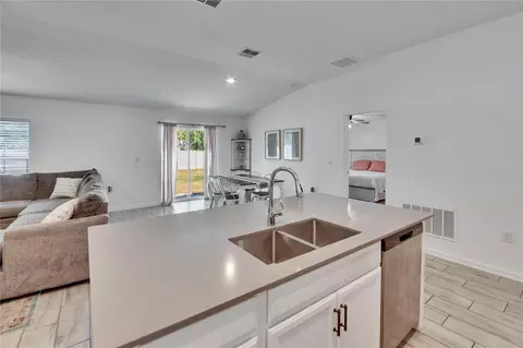 Kitchen - 272 Pershing St, Bartow, FL 33830 photo 5 of 6