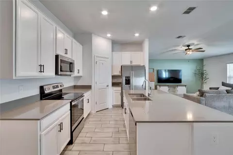 Kitchen - 272 Pershing St, Bartow, FL 33830 photo 2 of 6