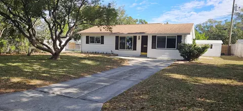7523 Meadowlawn Dr N, Saint Petersburg, FL 33702
