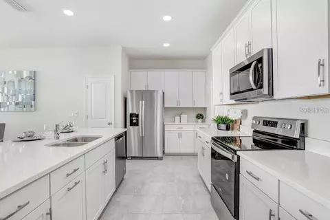 Kitchen - 5341 Coldpine Pl, Seffner, FL 33584 photo 1 of 3