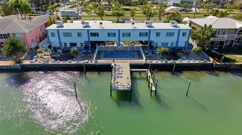 16 Paradise Ln #107, Saint Petersburg, FL 33706