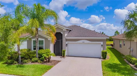 15433 Santa Pola Dr, Wimauma, FL 33598