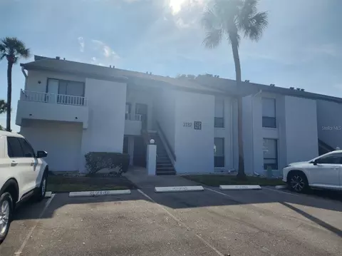 2132 Lakewood Club Dr S #8B, Saint Petersburg, FL 33712