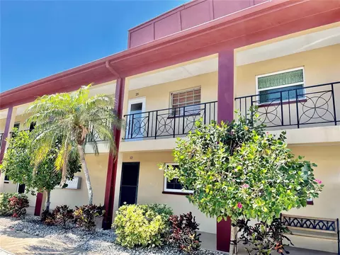 10351 Regal Dr #25, Largo, FL 33774