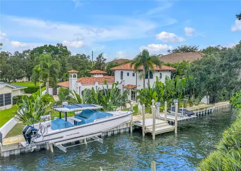 145 Bay Point Dr NE, Saint Petersburg, FL 33704