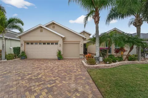 1613 Emerald Dunes Dr, Sun City Center, FL 33573