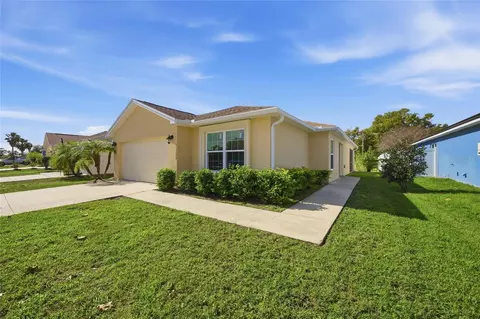 11239 Southwind Lake Dr, Gibsonton, FL 33534