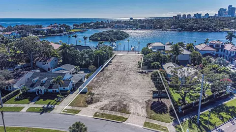 140 Brightwaters Blvd NE, Saint Petersburg, FL 33704