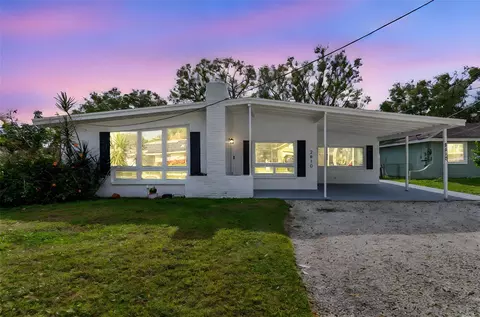 2810 W Silver Lake Ave, Tampa, FL 33614