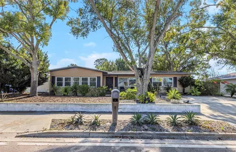 6644 Gulfport Blvd S, South Pasadena, FL 33707