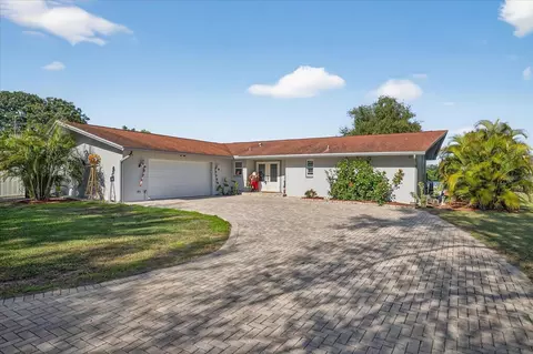 853 Seacrest Dr, Largo, FL 33771