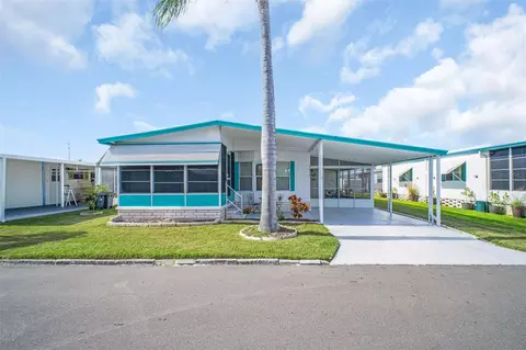 2033 Maui Dr, Holiday, FL 34691