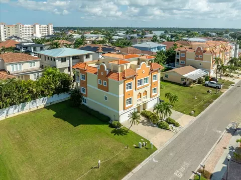 136 175th Ave E, Redington Shores, FL 33708