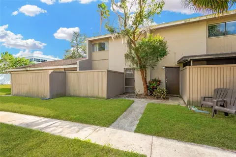 8014 Peach Dr, Temple Terrace, FL 33637