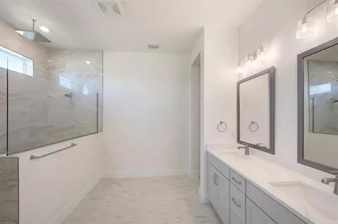 Bath - 17972 Foxtail Loop, Venice, FL 34293 photo 1 of 2