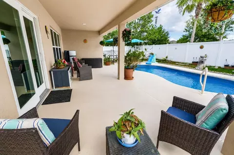 Exterior - 11331 Brighton Knoll Loop, Riverview, FL 33579 photo 3 of 5
