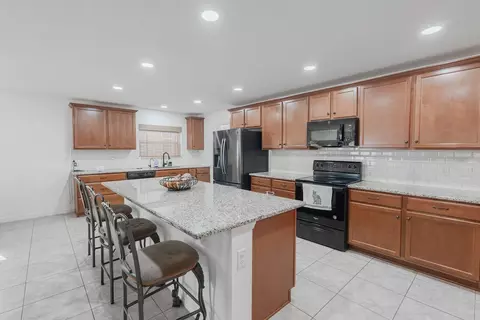 Kitchen - 11331 Brighton Knoll Loop, Riverview, FL 33579 photo 3 of 8
