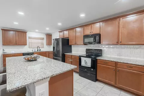 Kitchen - 11331 Brighton Knoll Loop, Riverview, FL 33579 photo 2 of 8