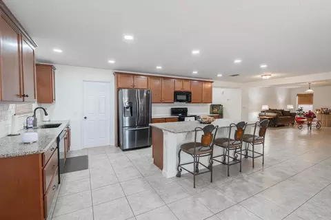 Kitchen - 11331 Brighton Knoll Loop, Riverview, FL 33579 photo 6 of 8