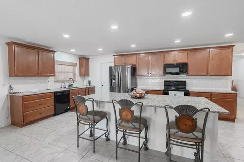 Kitchen - 11331 Brighton Knoll Loop, Riverview, FL 33579 photo 1 of 8