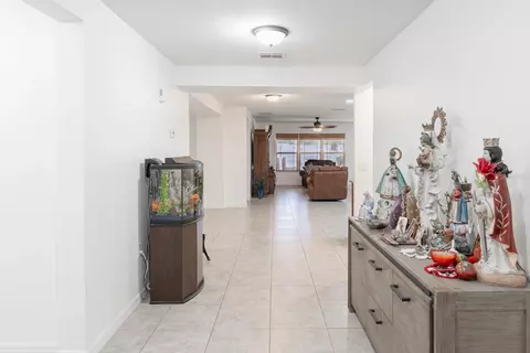 Entry Way - 11331 Brighton Knoll Loop, Riverview, FL 33579 photo 2 of 8
