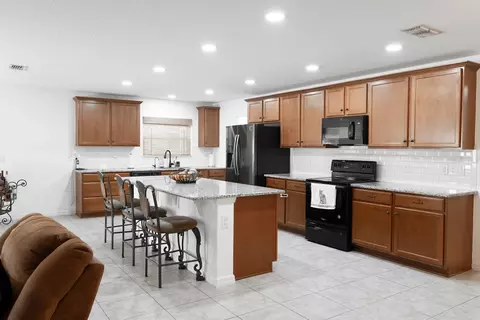 Kitchen - 11331 Brighton Knoll Loop, Riverview, FL 33579 photo 8 of 8