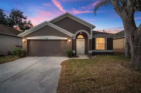 930 Grand Canyon Dr, Valrico, FL 33594