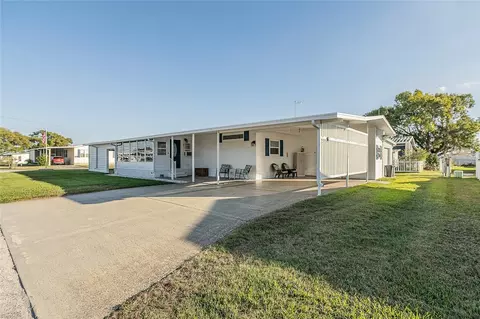 5421 Mohawk St, Zephyrhills, FL 33542