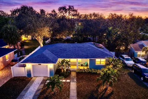 245 Garden Cir S, Dunedin, FL 34698
