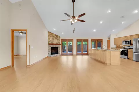 Living - 1207 Overlook Rd, Eustis, FL 32726 photo 2 of 9