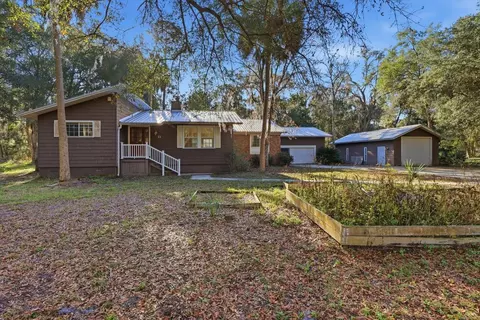 11 Patricia Rd, Yankeetown, FL 34498