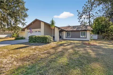 614 Sandalwood Dr, Plant City, FL 33563