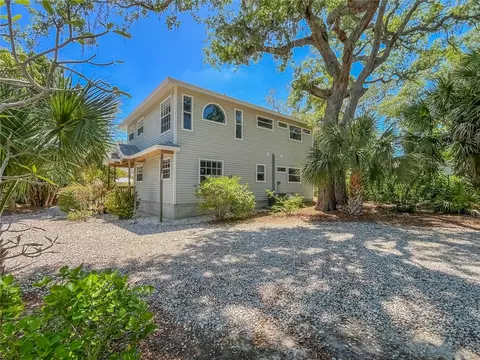 201 Georgia Ave, Crystal Beach, FL 34681