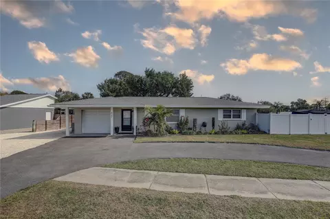 8201 Ridge Rd, Seminole, FL 33772